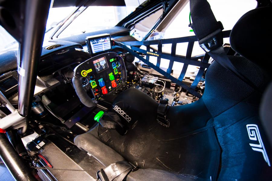 Интерьер Ford GT Race Car 2016 года  (фото 46 из 46)
